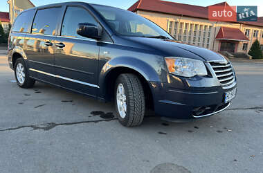 Минивэн Chrysler Grand Voyager 2008 в Долине