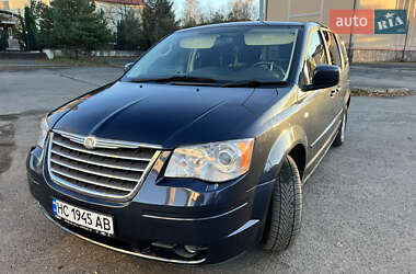 Минивэн Chrysler Grand Voyager 2008 в Долине