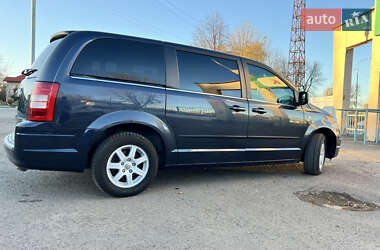 Минивэн Chrysler Grand Voyager 2008 в Долине