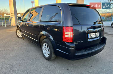 Минивэн Chrysler Grand Voyager 2008 в Долине