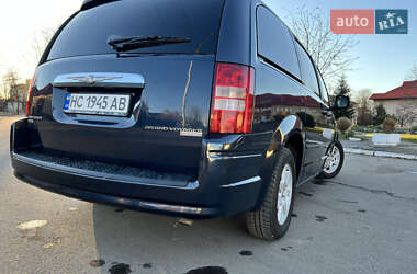 Минивэн Chrysler Grand Voyager 2008 в Долине