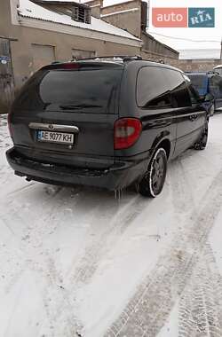 Минивэн Chrysler Grand Voyager 2005 в 