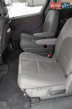 Минивэн Chrysler Grand Voyager 2005 в 