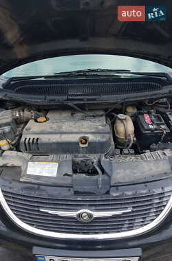 Мінівен Chrysler Grand Voyager 2003 в 