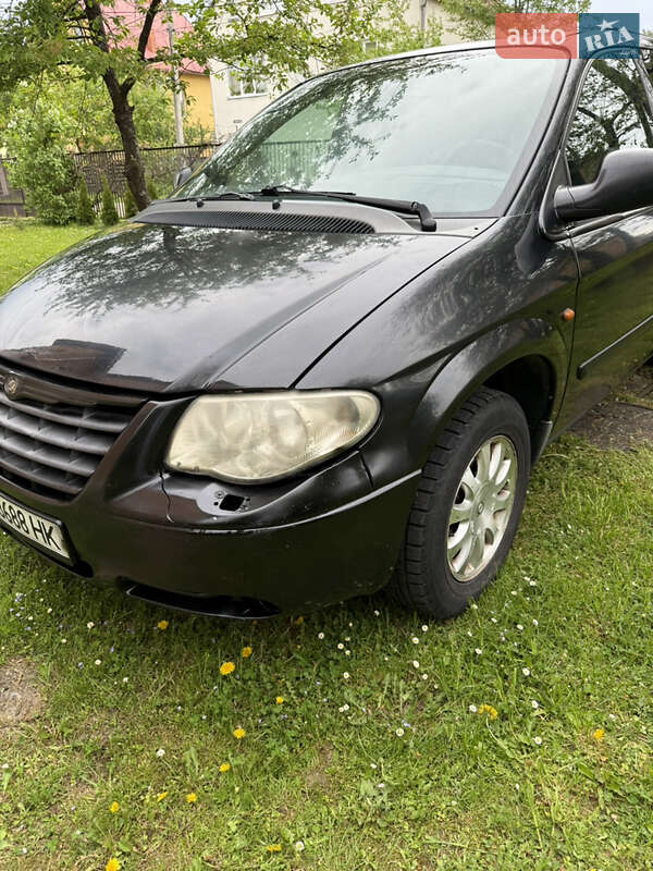 Минивэн Chrysler Grand Voyager 2006 в Старом Самборе