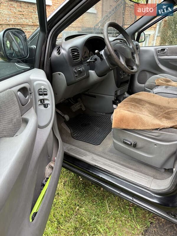 Минивэн Chrysler Grand Voyager 2006 в Старом Самборе