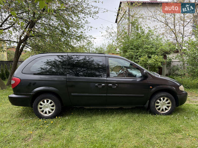 Минивэн Chrysler Grand Voyager 2006 в Старом Самборе