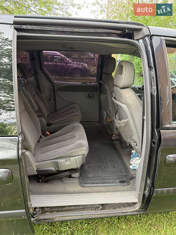 Минивэн Chrysler Grand Voyager 2006 в Старом Самборе