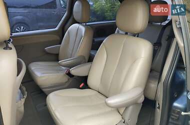 Минивэн Chrysler Grand Voyager 2001 в 