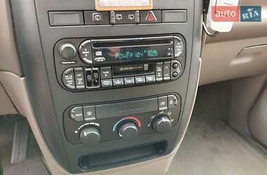 Минивэн Chrysler Grand Voyager 2001 в 