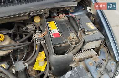 Минивэн Chrysler Grand Voyager 2001 в 
