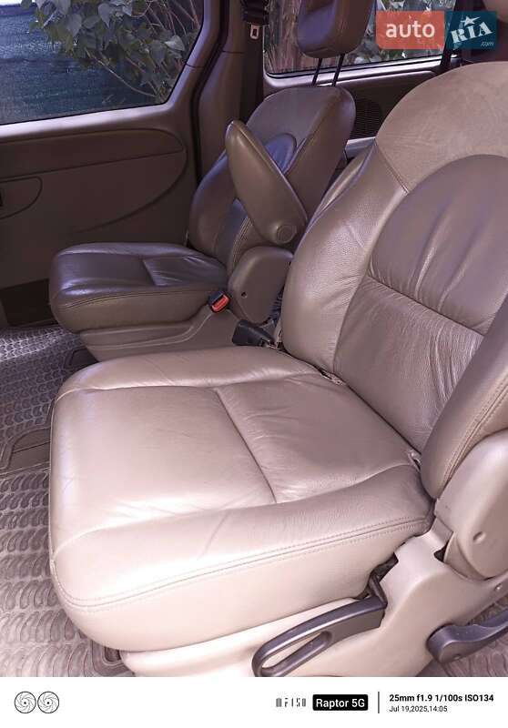 Минивэн Chrysler Grand Voyager 2003 в Киеве