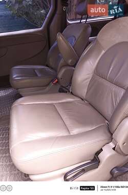 Минивэн Chrysler Grand Voyager 2003 в 