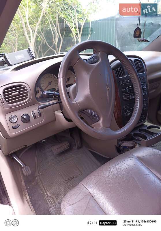 Минивэн Chrysler Grand Voyager 2003 в Киеве