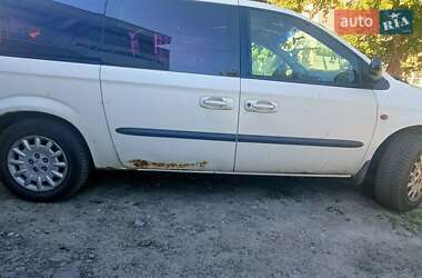 Минивэн Chrysler Grand Voyager 2003 в 