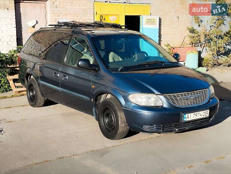Минивэн Chrysler Grand Voyager 2001 в 