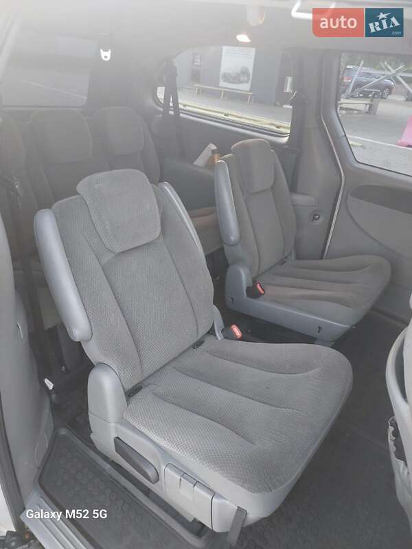 Минивэн Chrysler Grand Voyager 2006 в Черновцах
