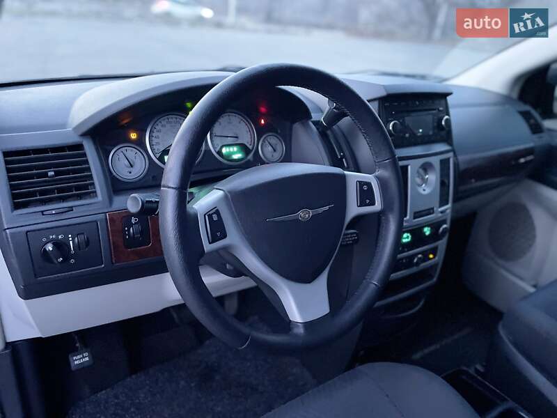Мінівен Chrysler Grand Voyager 2010 в Дніпрі фото 10 Мінівен Chrysler Grand Voyager 2010 в Дніпрі