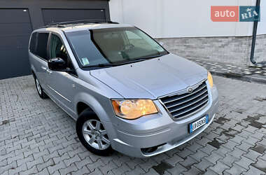 Мінівен Chrysler Grand Voyager 2012 в Чернівцях