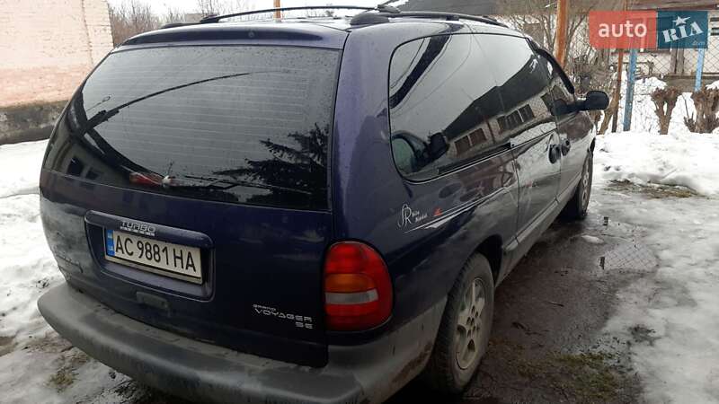 Минивэн Chrysler Grand Voyager 1998 в Нововолынске