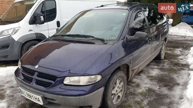 Минивэн Chrysler Grand Voyager 1998 в Нововолынске