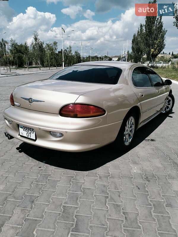 Седан Chrysler LHS 2001 в Измаиле