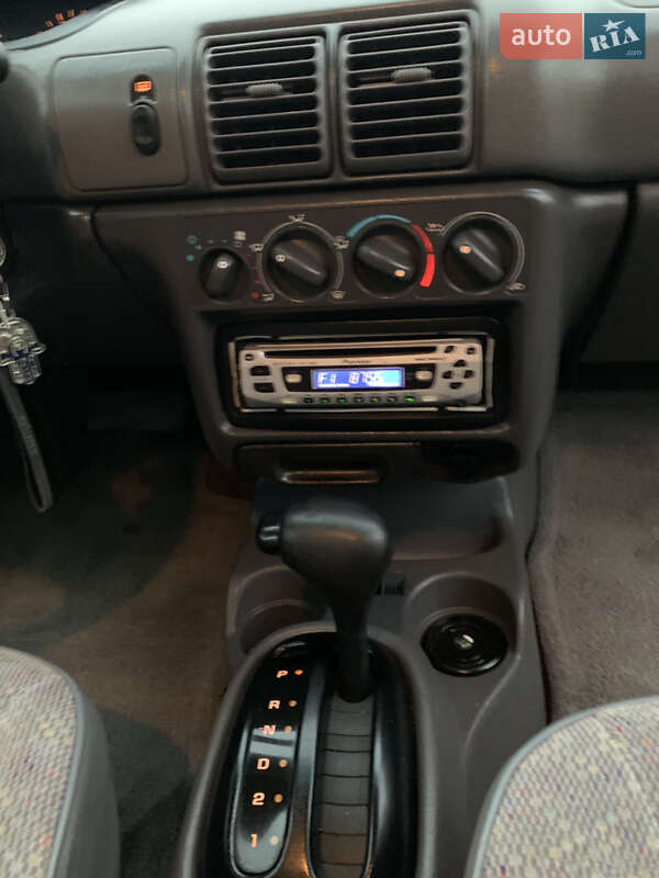 Седан Chrysler Neon 1995 в Виннице