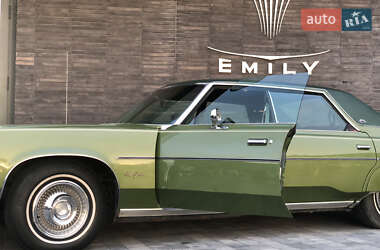 Chrysler New Yorker Brougham 1976