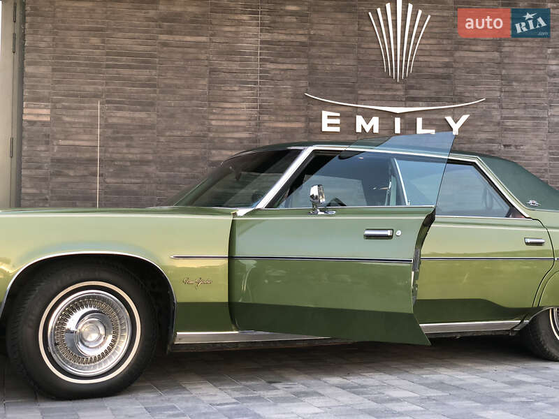 Седан Chrysler New Yorker 1976 в 