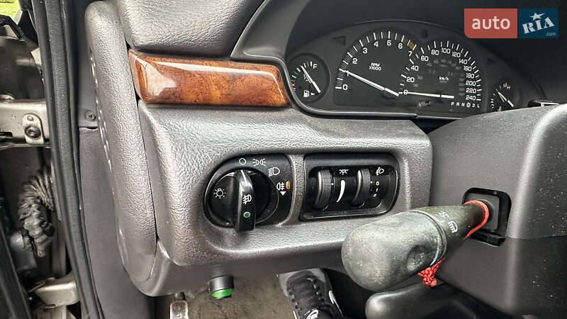 Седан Chrysler New Yorker 1995 в Белой Церкви