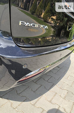 Мінівен Chrysler Pacifica 2016 в Львові