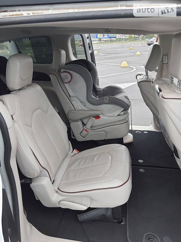 Мінівен Chrysler Pacifica 2016 в Києві фото 10 Мінівен Chrysler Pacifica 2016 в Києві