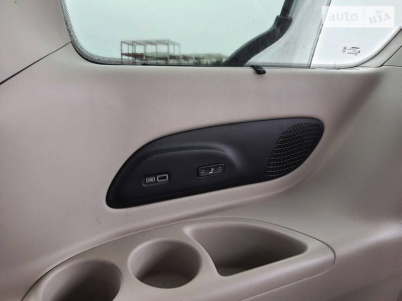 Мінівен Chrysler Pacifica 2016 в Києві фото 34 Мінівен Chrysler Pacifica 2016 в Києві