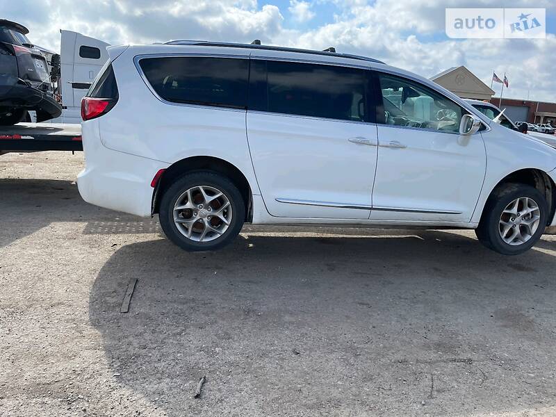 Мінівен Chrysler Pacifica 2016 в Києві фото 57 Мінівен Chrysler Pacifica 2016 в Києві