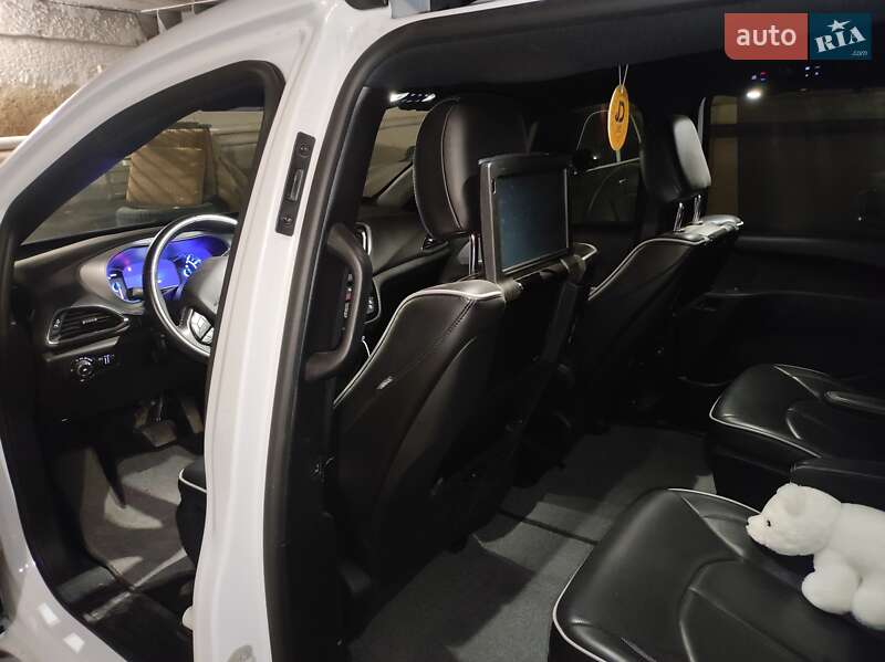 Минивэн Chrysler Pacifica 2019 в Днепре