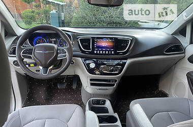 Минивэн Chrysler Pacifica 2016 в 