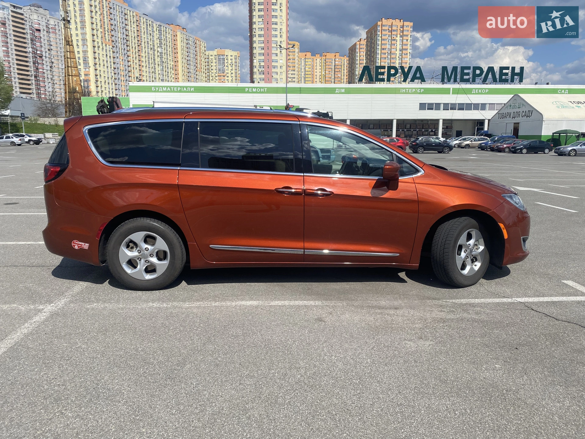 2018 Chrysler Pacifica - мініатюра 2