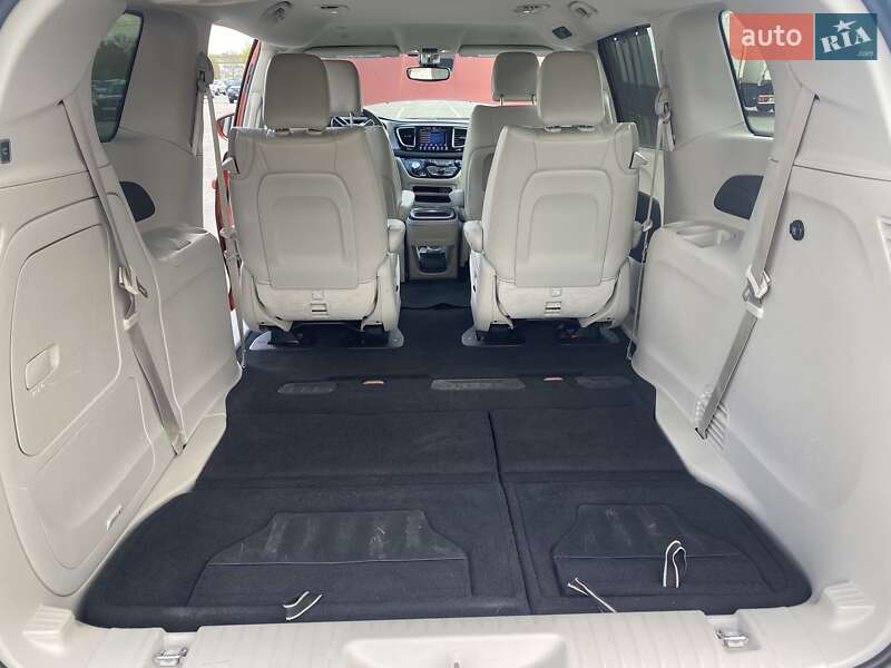 Минивэн Chrysler Pacifica 2018 в Киеве