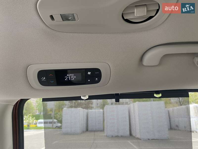 Минивэн Chrysler Pacifica 2018 в Киеве