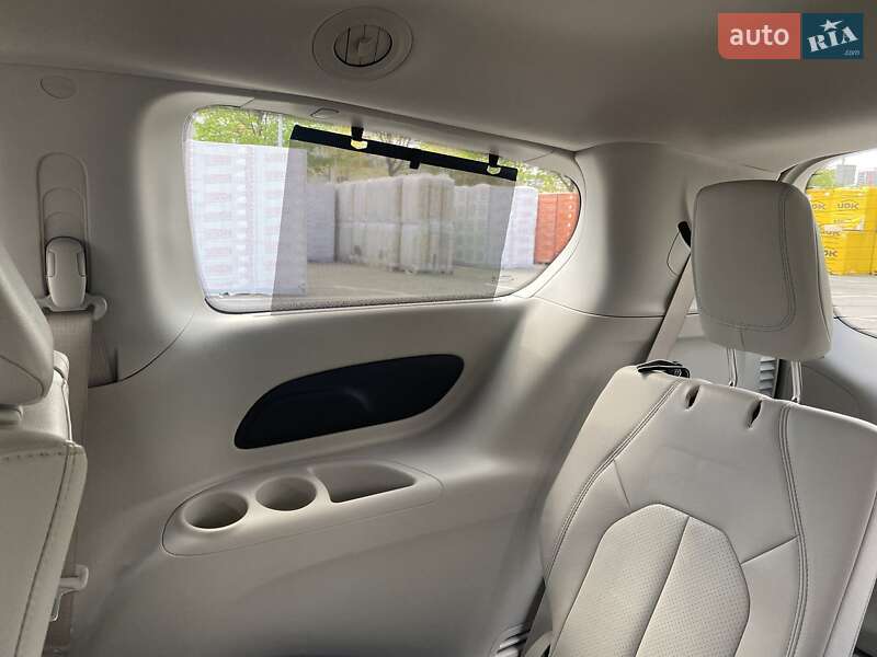 Минивэн Chrysler Pacifica 2018 в Киеве