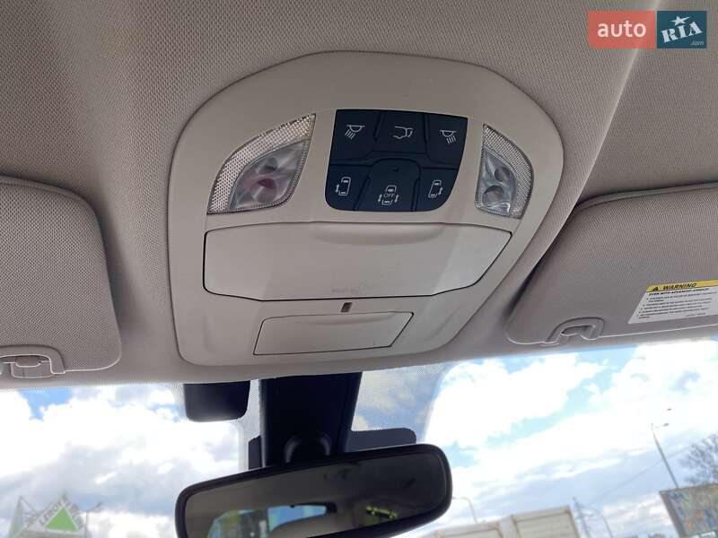 Минивэн Chrysler Pacifica 2018 в Киеве