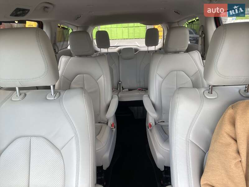 Минивэн Chrysler Pacifica 2018 в Киеве