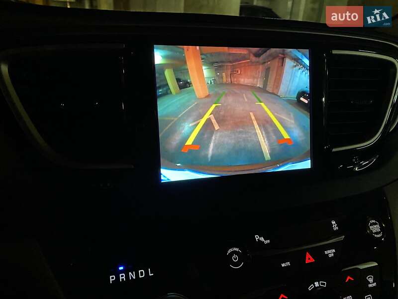 Минивэн Chrysler Pacifica 2018 в Киеве