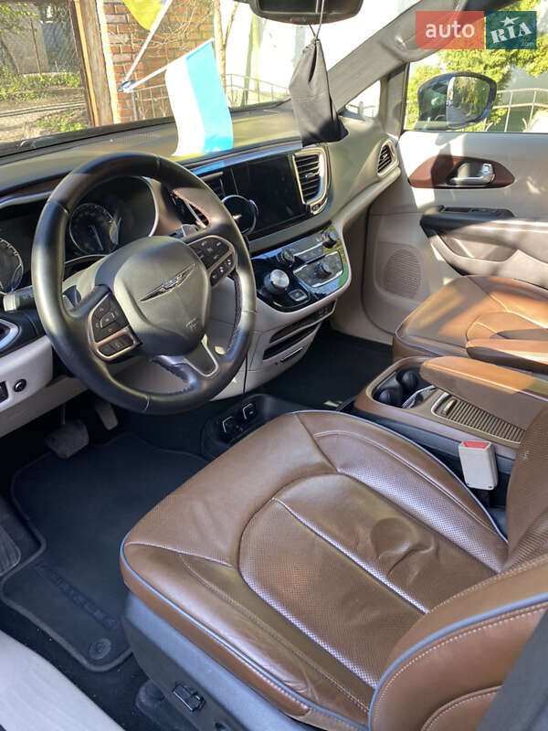 Мінівен Chrysler Pacifica 2016 в Вінниці