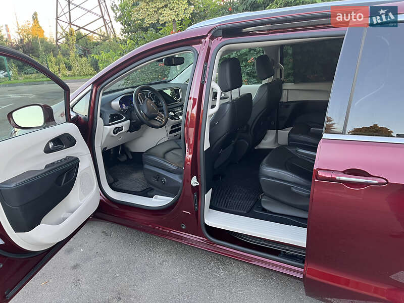 Минивэн Chrysler Pacifica 2021 в Вишневом фото 13 Минивэн Chrysler Pacifica 2021 в Вишневом