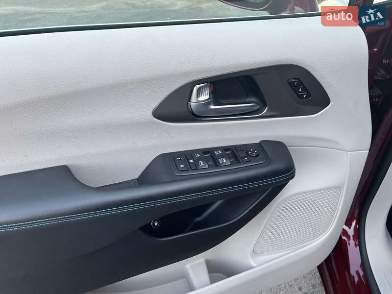 Минивэн Chrysler Pacifica 2021 в Вишневом фото 18 Минивэн Chrysler Pacifica 2021 в Вишневом