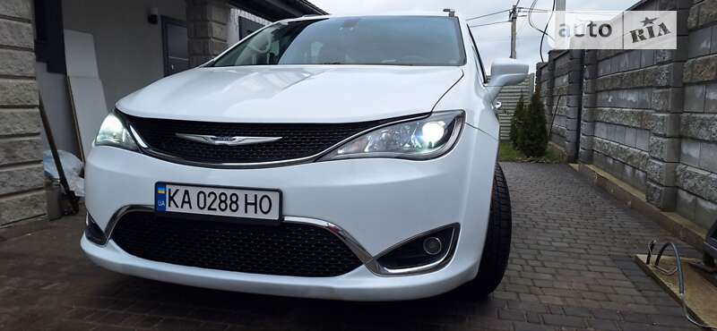 Мінівен Chrysler Pacifica 2019 в Києві