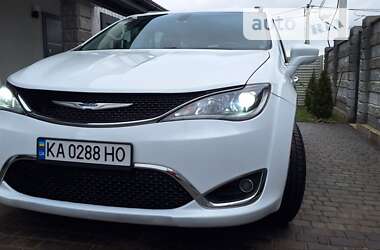 Минивэн Chrysler Pacifica 2019 в 