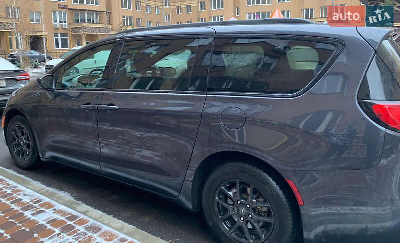 Мінівен Chrysler Pacifica 2019 в Києві фото 2 Мінівен Chrysler Pacifica 2019 в Києві