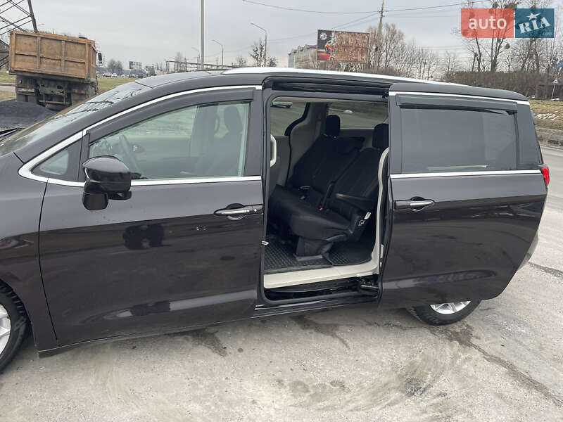 Мінівен Chrysler Pacifica 2017 в Львові фото 7 Мінівен Chrysler Pacifica 2017 в Львові